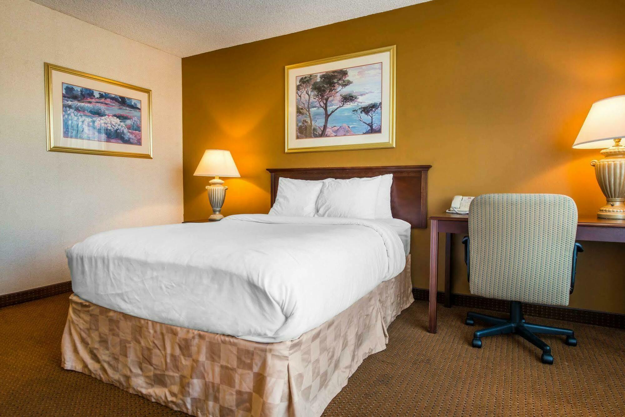 Clarion Inn And Events Center Pueblo North Экстерьер фото